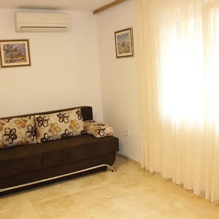 Maja Bilo A2 * Otok Trara