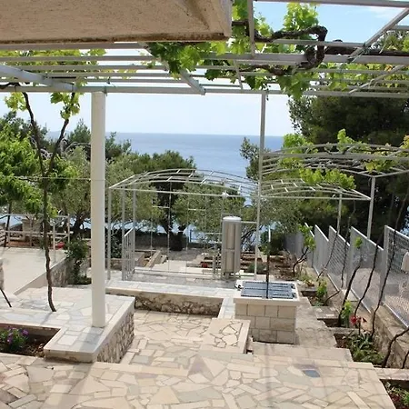 Maja Bilo A2 * Otok Trara