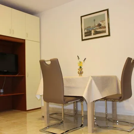 Maja Bilo A2 Appartement Otok Trara