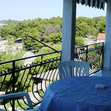 Maja Bilo A2 * Otok Trara