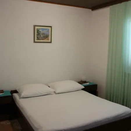 Maja Bilo A2 * Otok Trara