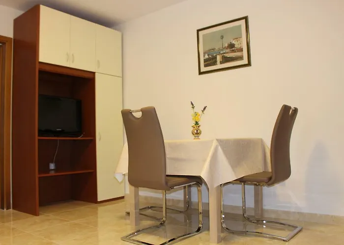 Maja Bilo A2 Appartement Otok Trara